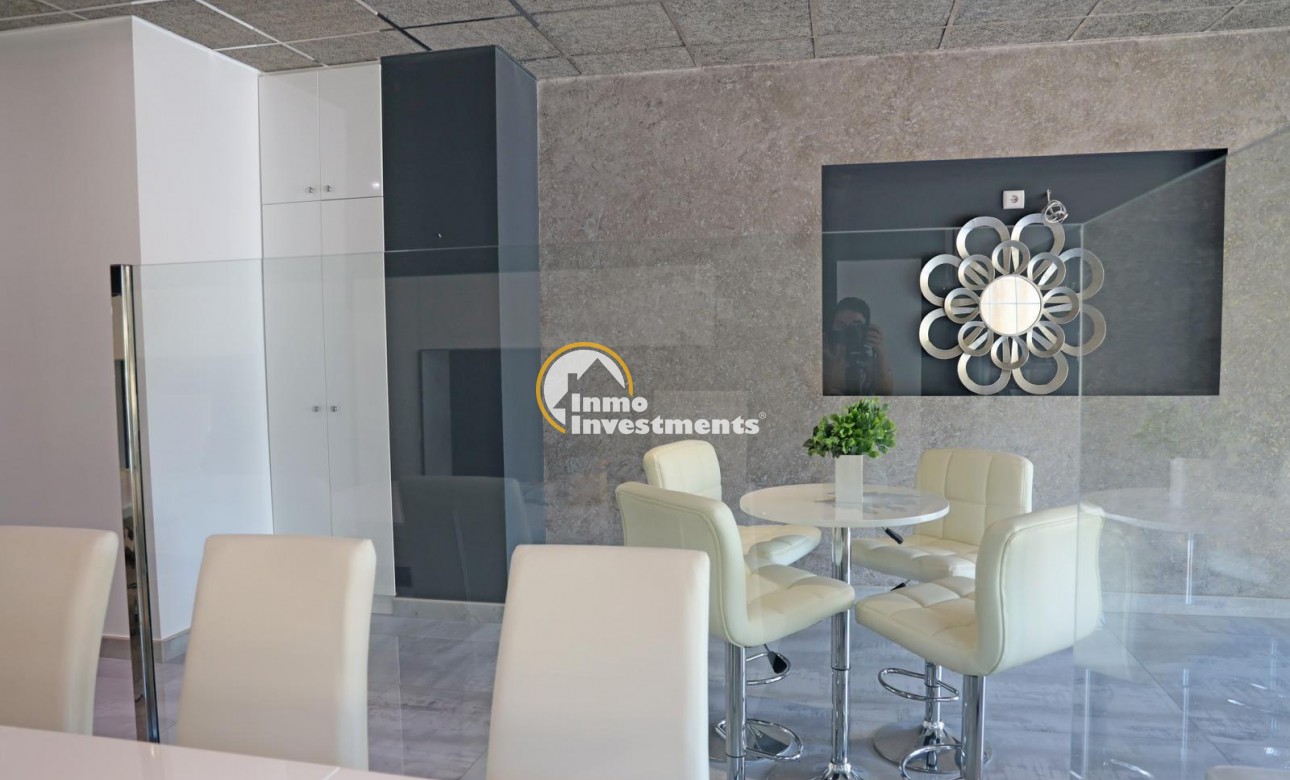 Alquiler larga temporada - Local comercial - Guardamar del Segura - Urbanizaciones