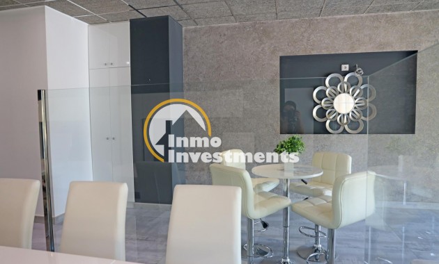 Alquiler larga temporada - Local comercial - Guardamar del Segura - Urbanizaciones