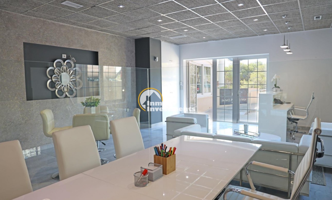 Alquiler larga temporada - Local comercial - Guardamar del Segura - Urbanizaciones