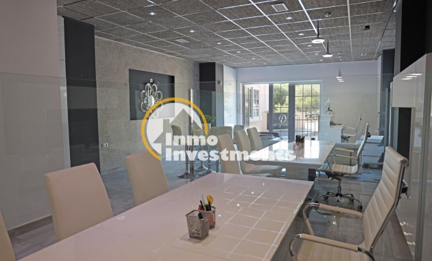 Alquiler larga temporada - Local comercial - Guardamar del Segura - Urbanizaciones