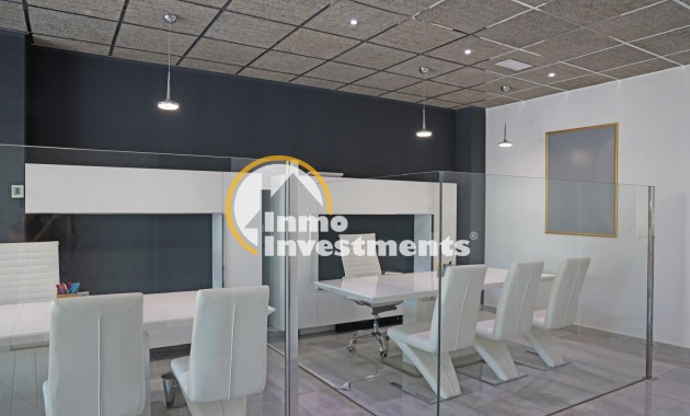 Alquiler larga temporada - Local comercial - Guardamar del Segura - Urbanizaciones