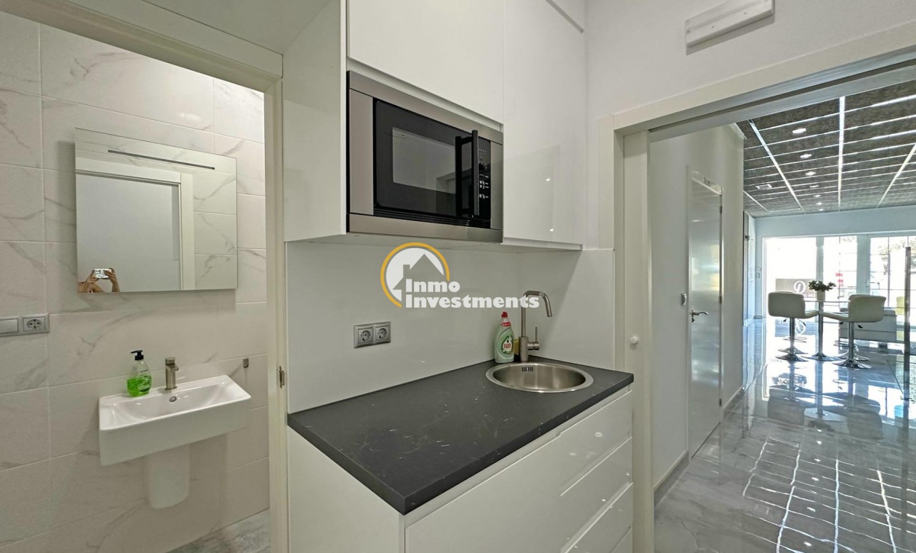 Alquiler larga temporada - Local comercial - Guardamar del Segura - Urbanizaciones