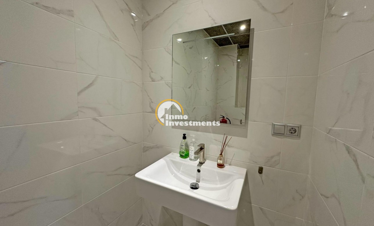 Alquiler larga temporada - Local comercial - Guardamar del Segura - Urbanizaciones