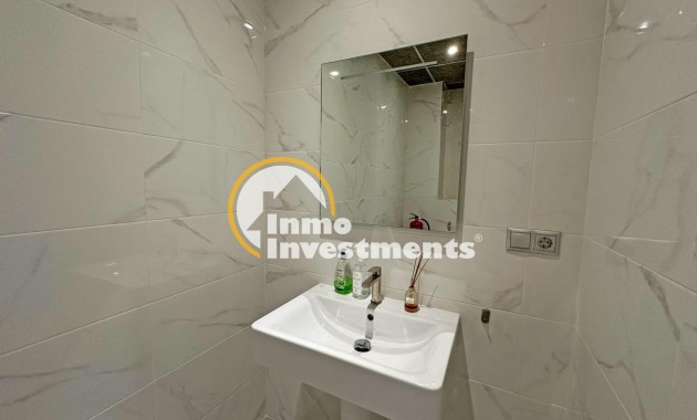 Alquiler larga temporada - Local comercial - Guardamar del Segura - Urbanizaciones