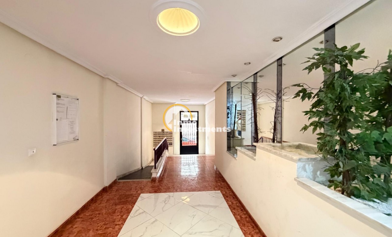 Resale - Apartment - Torrevieja - Estacion de autobuses