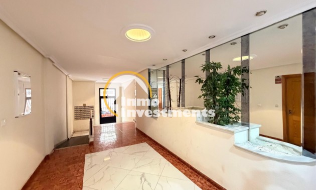 Resale - Apartment - Torrevieja - Estacion de autobuses