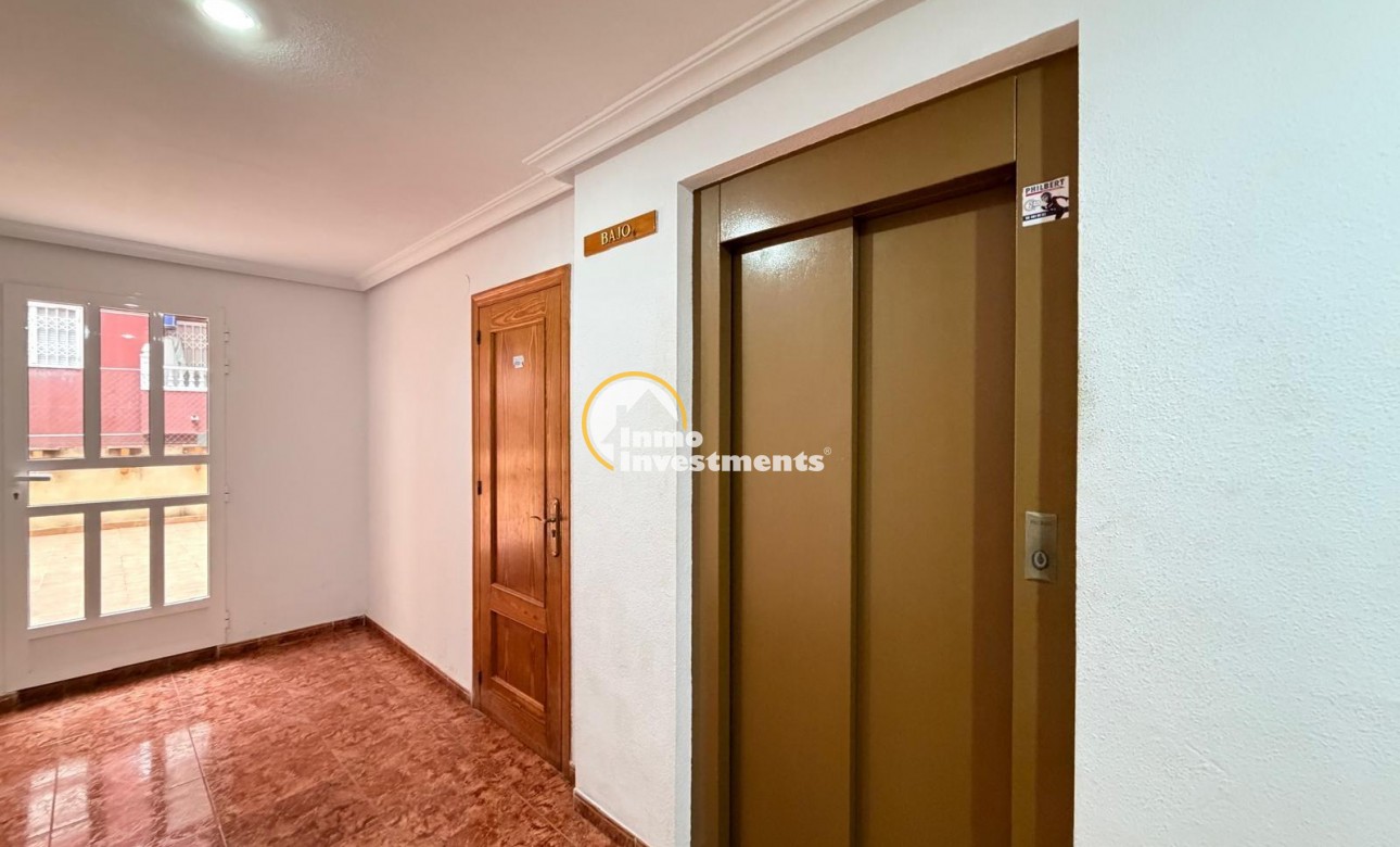 Resale - Apartment - Torrevieja - Estacion de autobuses