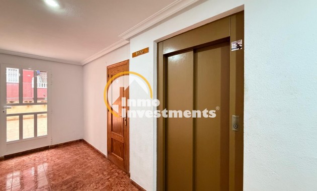Resale - Apartment - Torrevieja - Estacion de autobuses