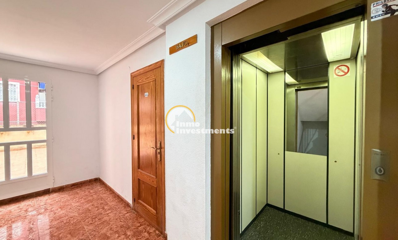 Resale - Apartment - Torrevieja - Estacion de autobuses