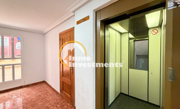 Resale - Apartment - Torrevieja - Estacion de autobuses
