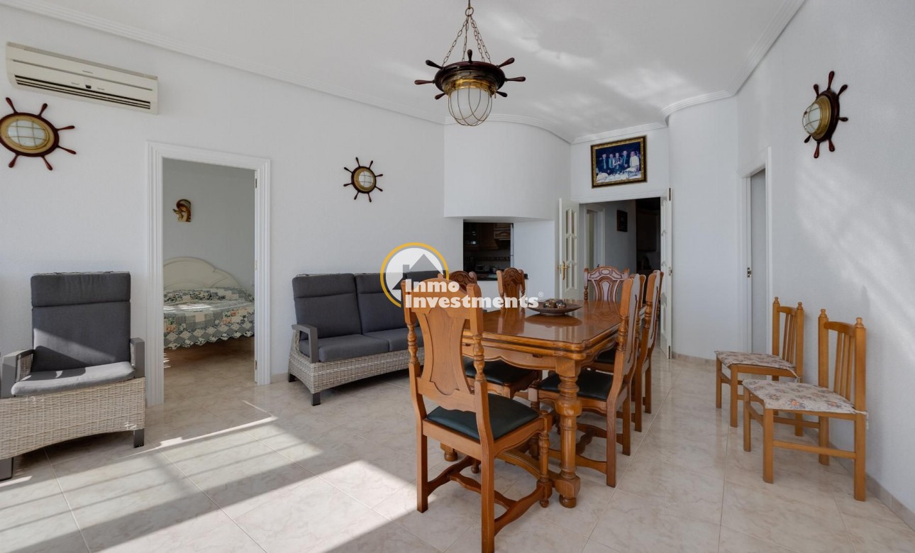 Resale - Apartment - Torrevieja - Acequion