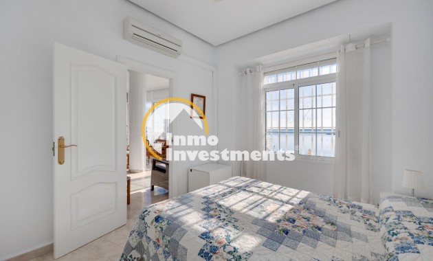 Resale - Apartment - Torrevieja - Acequion