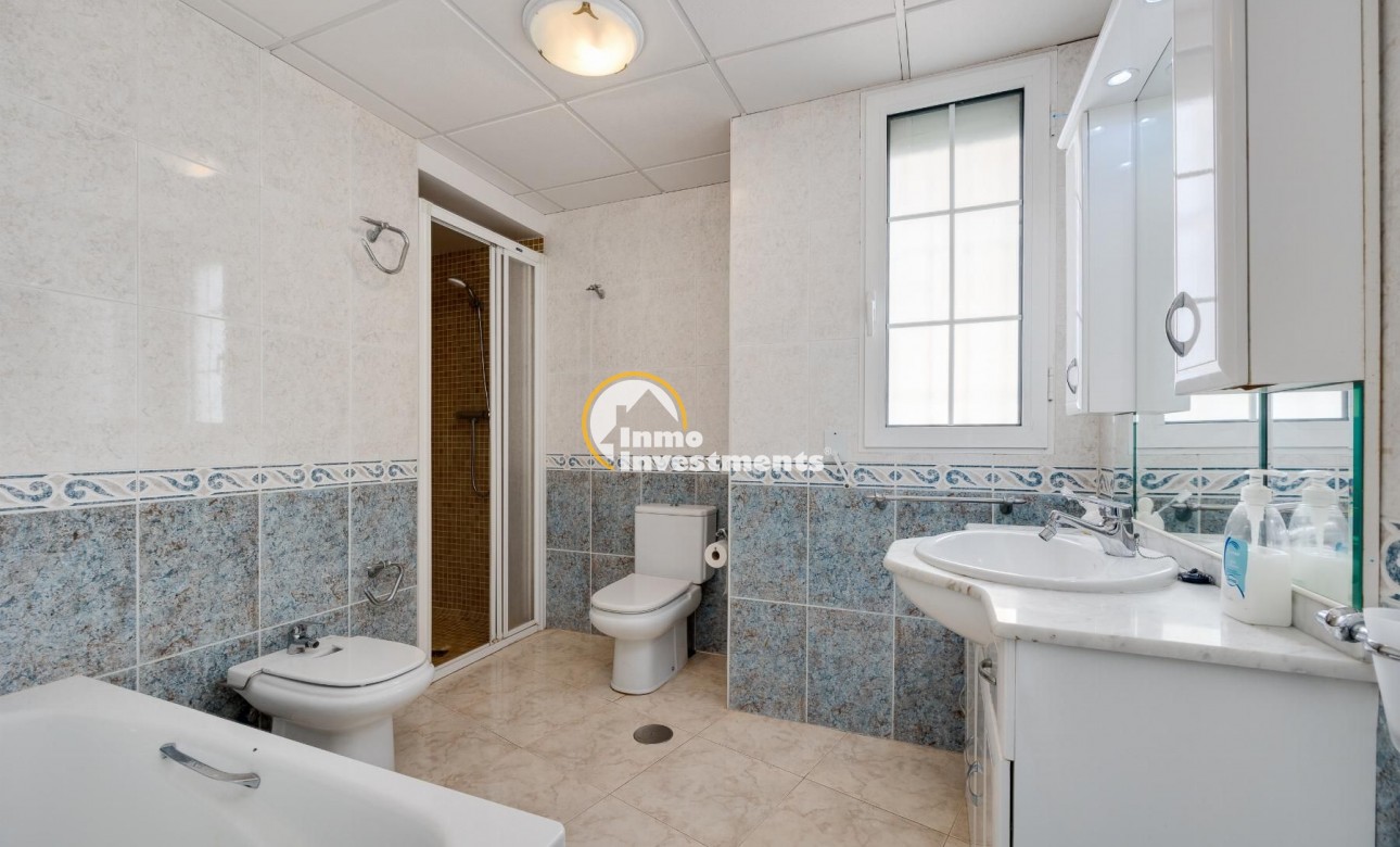 Resale - Apartment - Torrevieja - Acequion