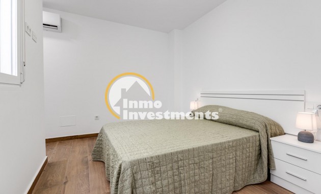 Resale - Apartment - Torrevieja - Estacion de autobuses