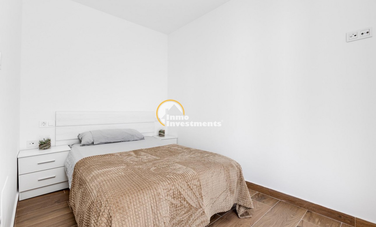 Resale - Apartment - Torrevieja - Estacion de autobuses