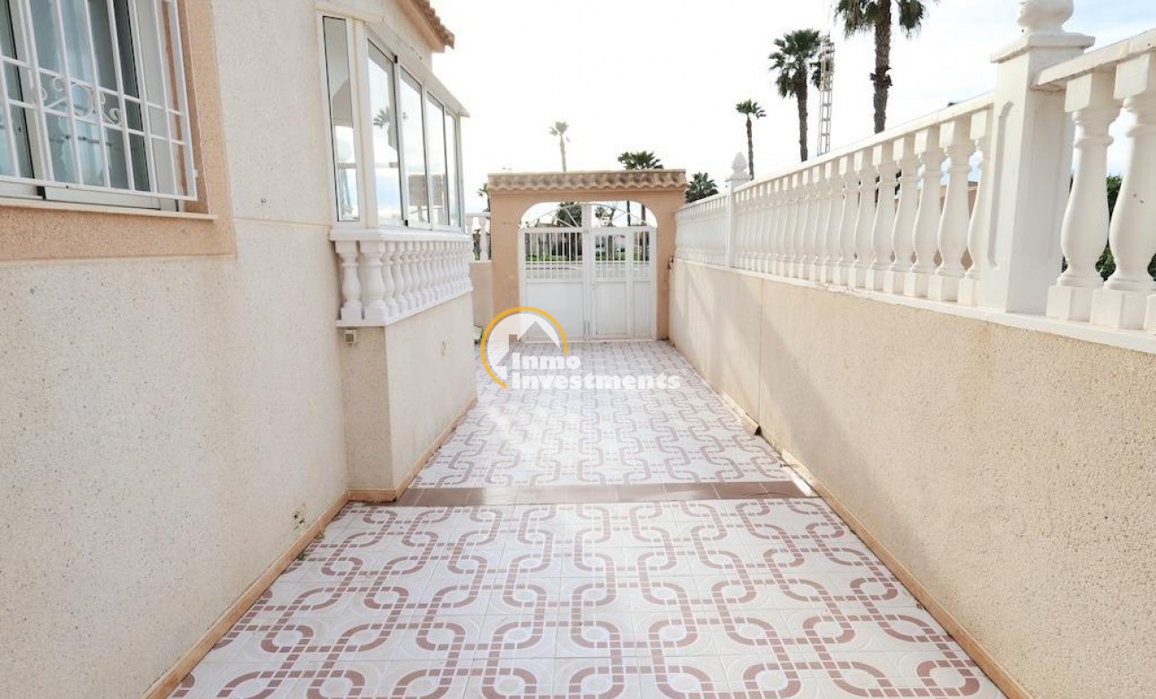 Reventa - Chalet independiente - Torrevieja - El Limonar