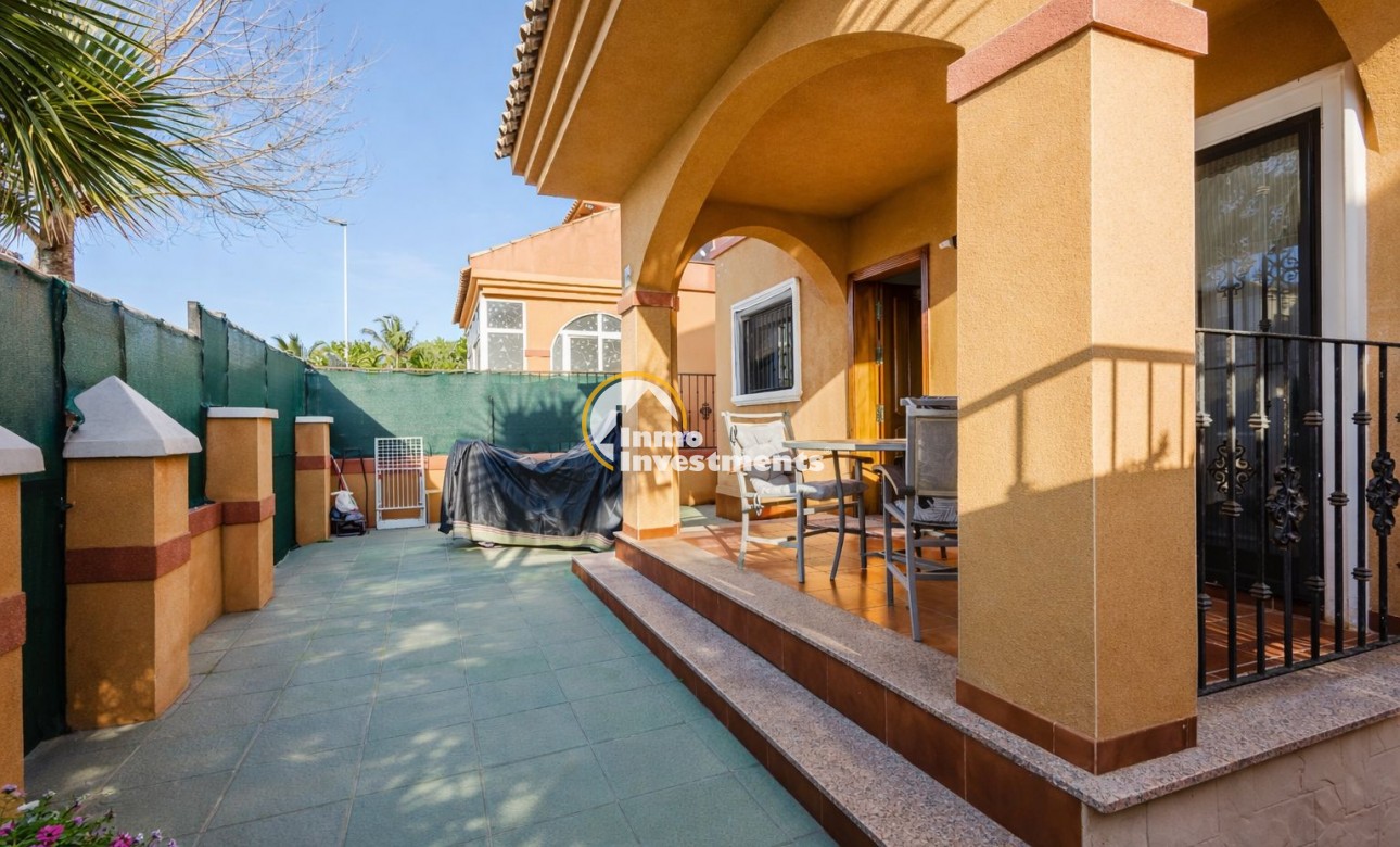 Reventa - Chalet independiente - Torrevieja - Aguas Nuevas