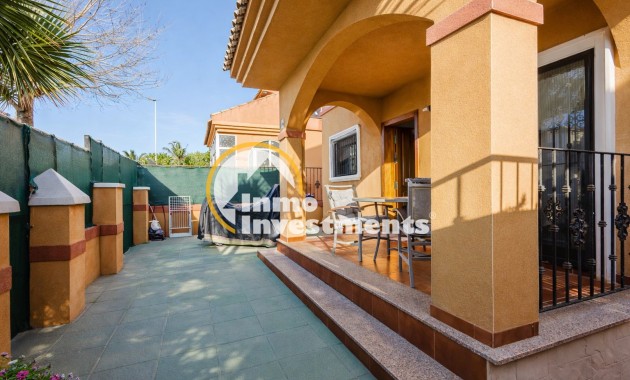 Reventa - Chalet independiente - Torrevieja - Aguas Nuevas