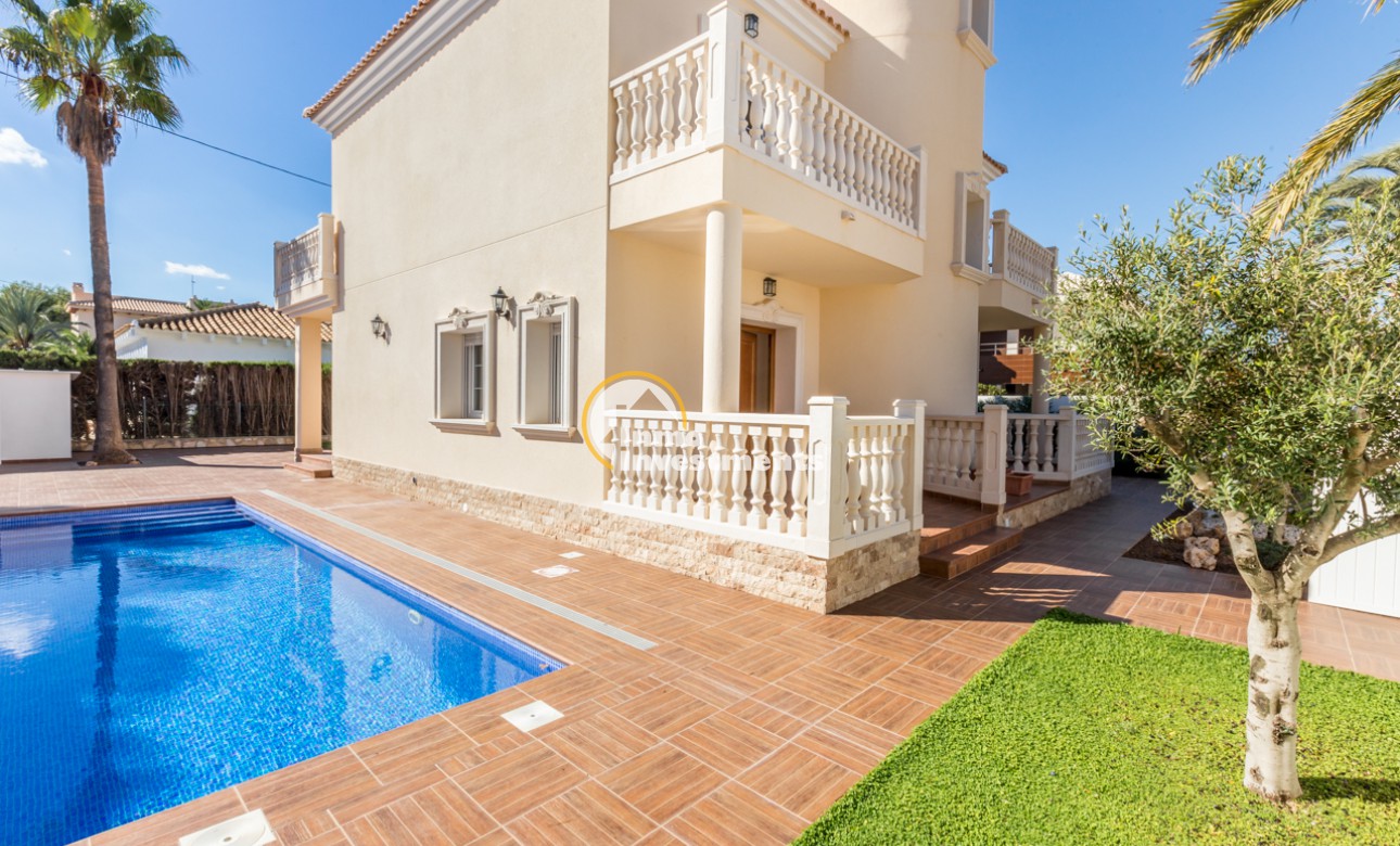 Köp en villa med pool i Cabo Roig, Costa Blanca, Spanien