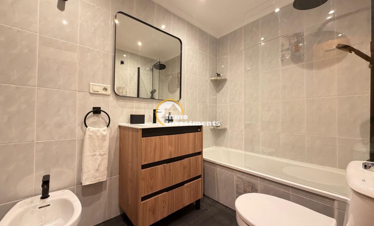 Resale - Apartment - Torrevieja - Playa de Los Locos