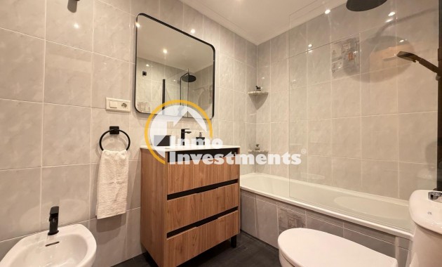 Resale - Apartment - Torrevieja - Playa de Los Locos