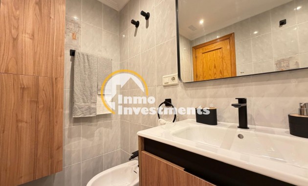 Resale - Apartment - Torrevieja - Playa de Los Locos