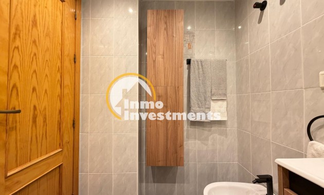 Resale - Apartment - Torrevieja - Playa de Los Locos