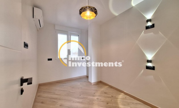 Resale - Apartment - Torrevieja - Playa de Los Locos