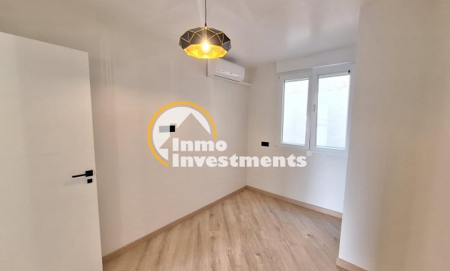 Resale - Apartment - Torrevieja - Playa de Los Locos