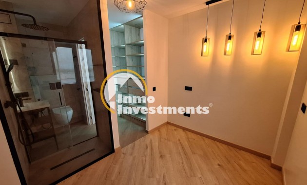 Resale - Apartment - Torrevieja - Playa de Los Locos