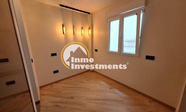 Resale - Apartment - Torrevieja - Playa de Los Locos