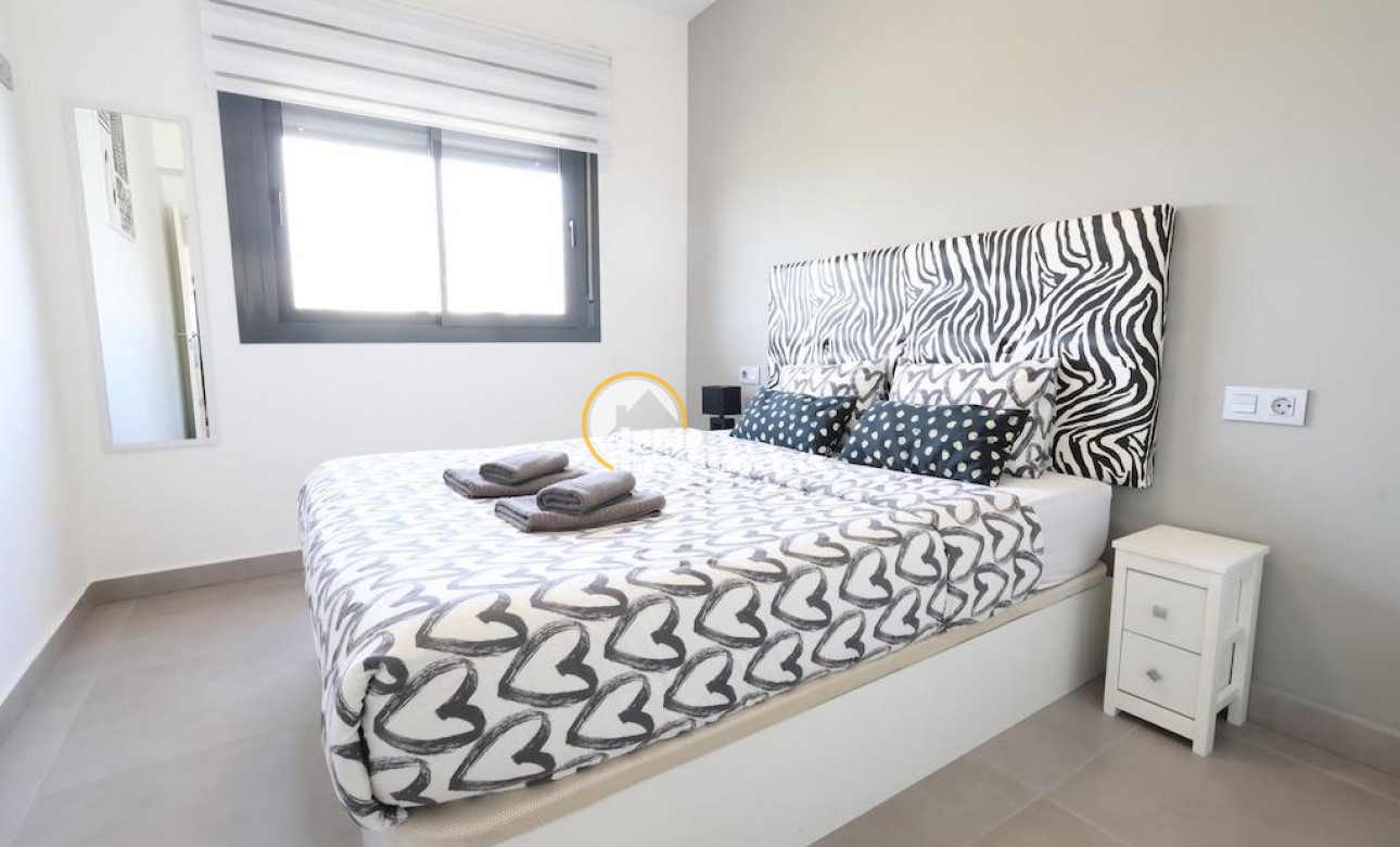 Resale - Bungalow - Pilar de la Horadada - Zona Pueblo