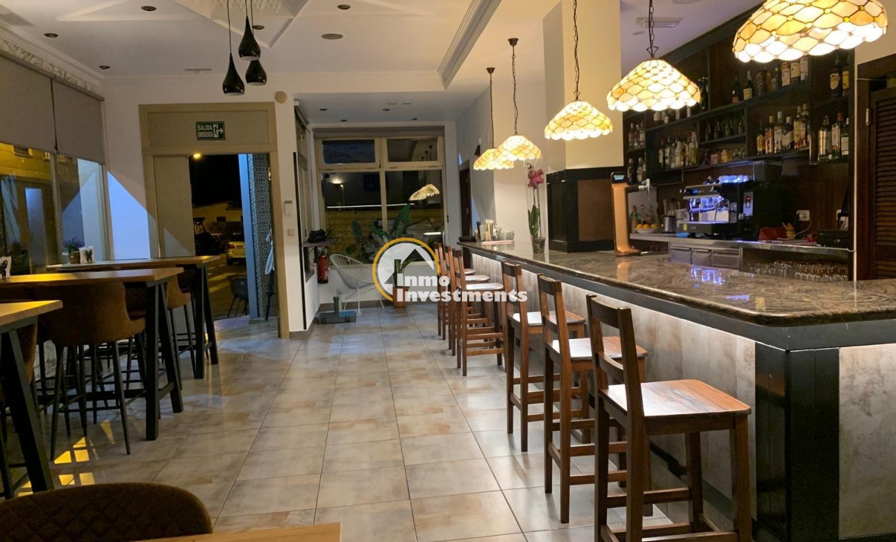 Long term rental - Commercial - Torrevieja - Playa de Los Locos