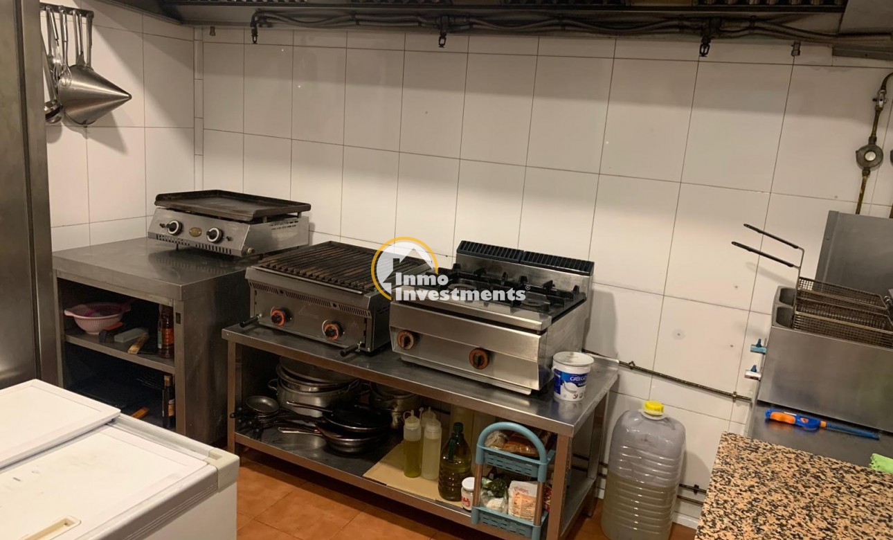 Long term rental - Commercial - Torrevieja - Playa de Los Locos