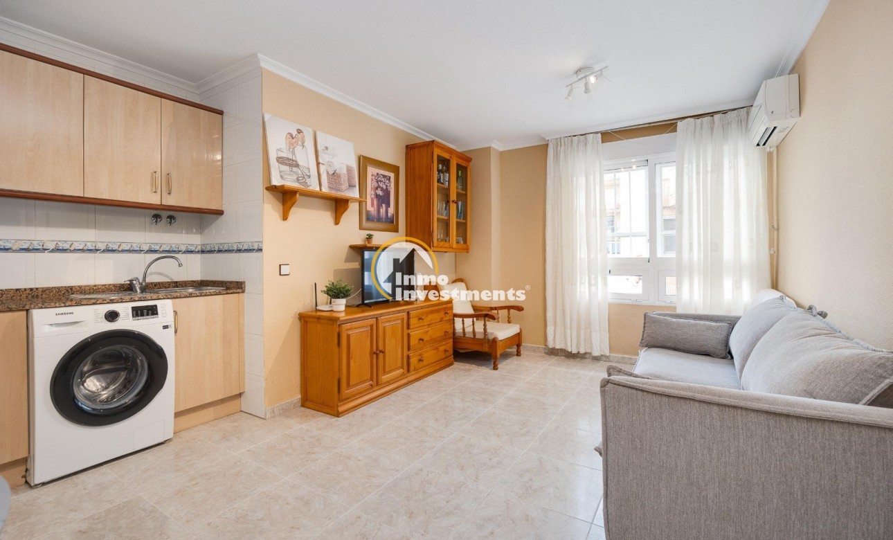 Resale - Apartment - Torrevieja - Playa de los Naufragos