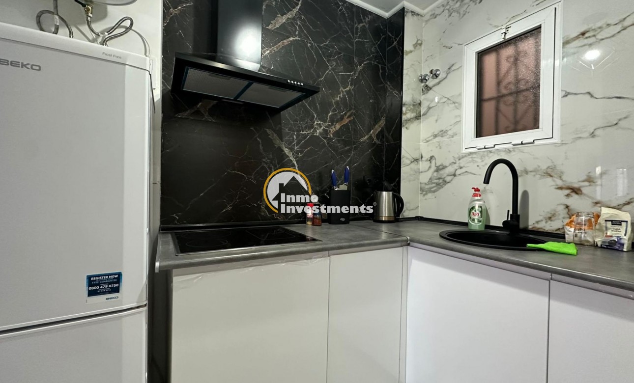 Resale - Bungalow - Torrevieja