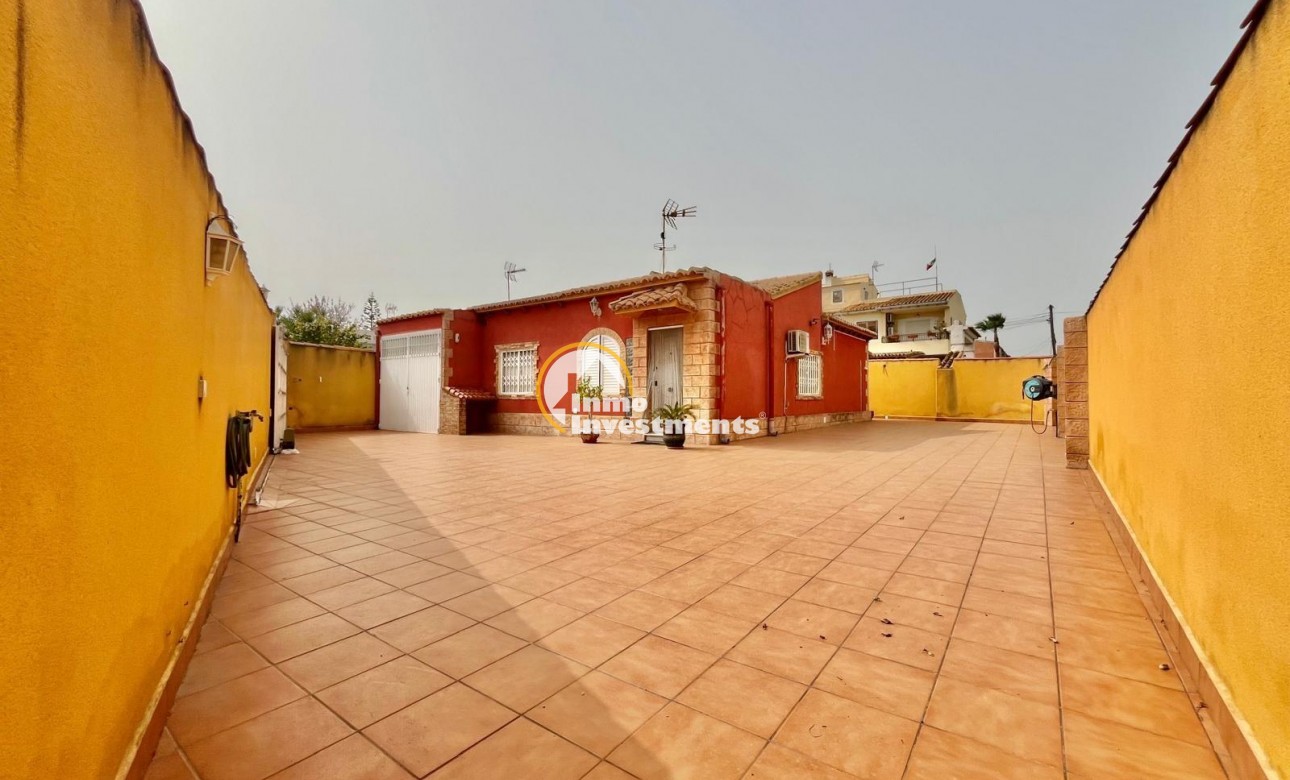 Resale - Villa - Torrevieja - Los Balcones - Los Altos del Edén