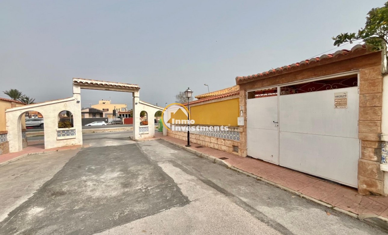 Resale - Villa - Torrevieja - Los Balcones - Los Altos del Edén