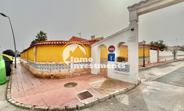 Resale - Villa - Torrevieja - Los Balcones - Los Altos del Edén