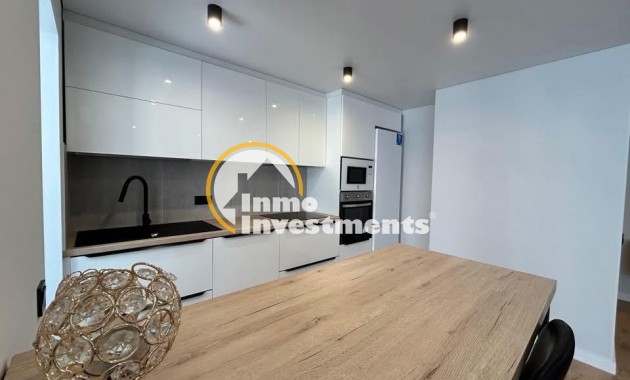 Resale - Apartment - Torrevieja - Estacion de autobuses