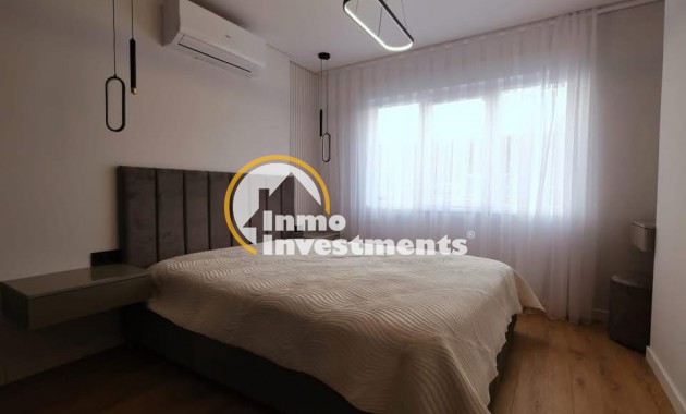 Resale - Apartment - Torrevieja - Estacion de autobuses