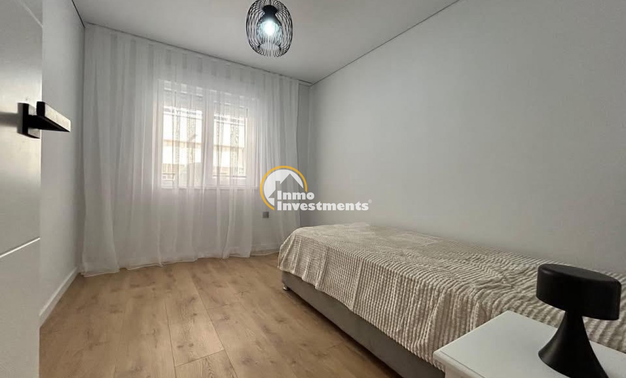 Resale - Apartment - Torrevieja - Estacion de autobuses
