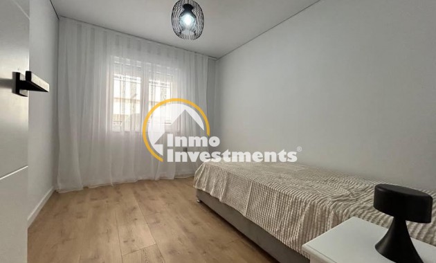 Resale - Apartment - Torrevieja - Estacion de autobuses