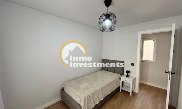 Resale - Apartment - Torrevieja - Estacion de autobuses