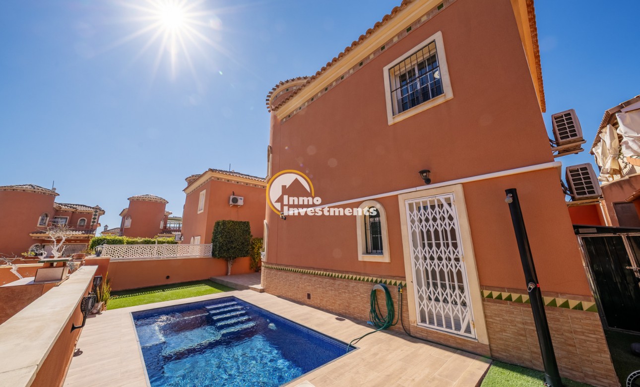 Bestaande bouw - Villa - Playa Flamenca - Sportcentre
