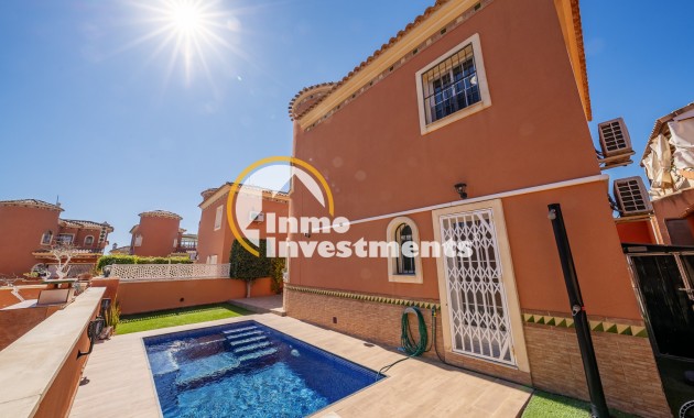 Bestaande bouw - Villa - Playa Flamenca - Sportcentre