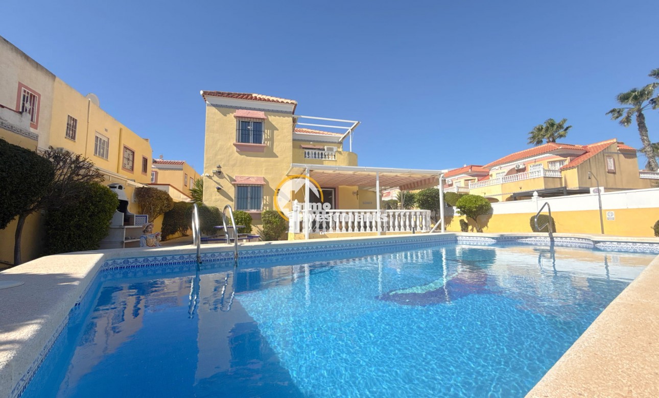 Resale - Villa - Cabo Roig - La Regia