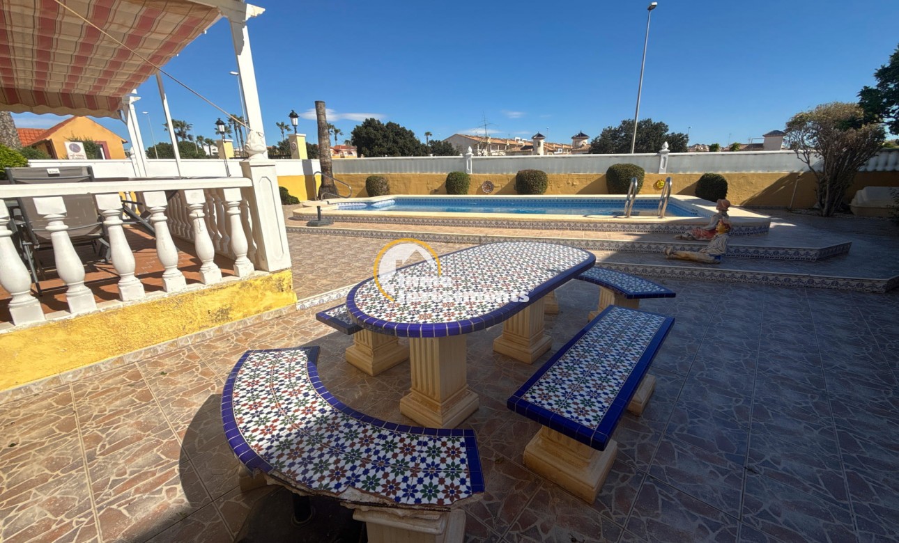 Resale - Villa - Cabo Roig - La Regia