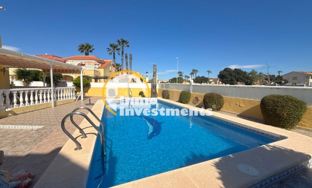Resale - Villa - Cabo Roig - La Regia