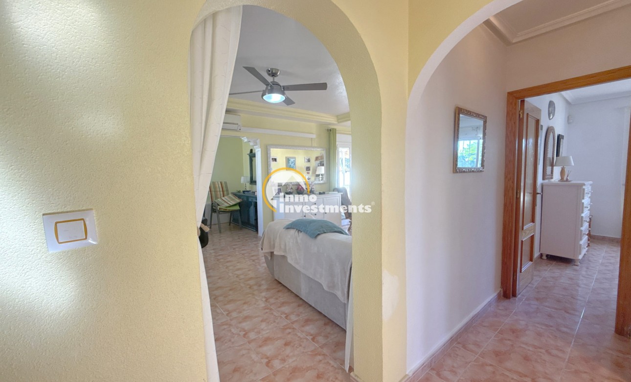 Resale - Villa - Cabo Roig - La Regia